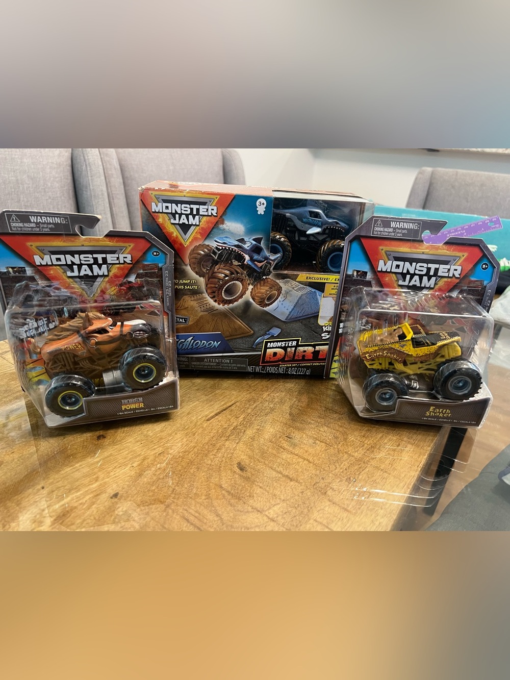 Megalodon Monster Dirt Blue Monster horse power & earth shaker Truck Toy